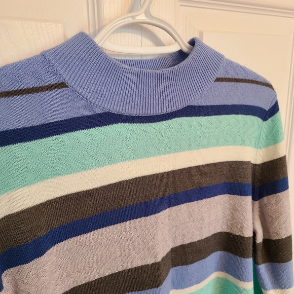 🌟Mock Neck Sweater Size Small Petite - Picture 4 of 7